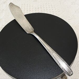 Vintage 1938 Wallace Brothers Plate AA ROSANNE Pattern Elegant Butter Knife